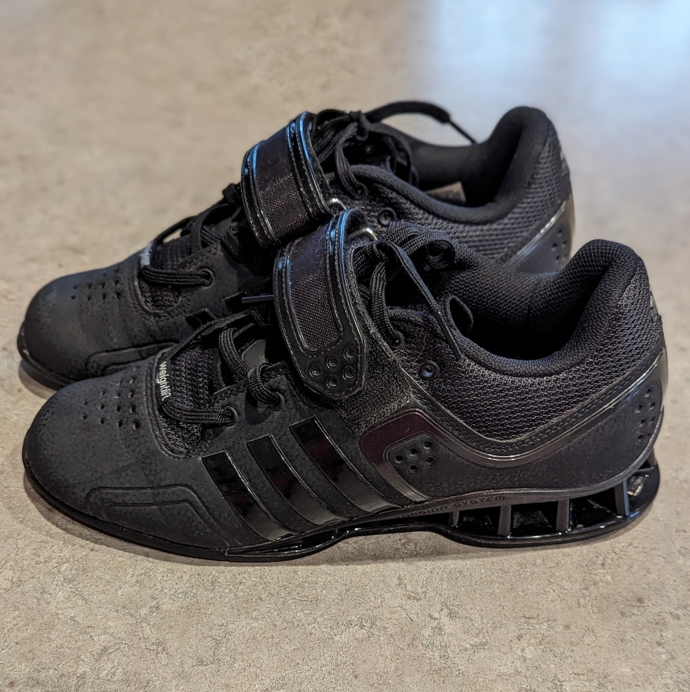 Size 6 Adidas Adipower weightlifting shoes